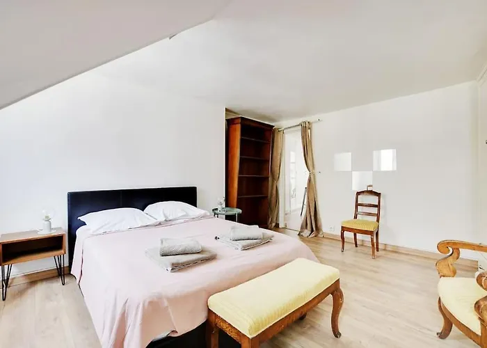 Cosy 2 Pieces Invalides Bon Marche Parijs